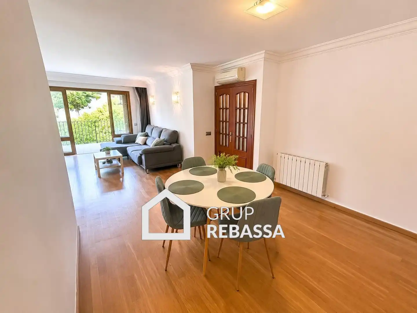 Außenansicht von Wohnung zum Verkauf in  Palma de Mallorca mit Klimaanlage, Heizung und Terrasse