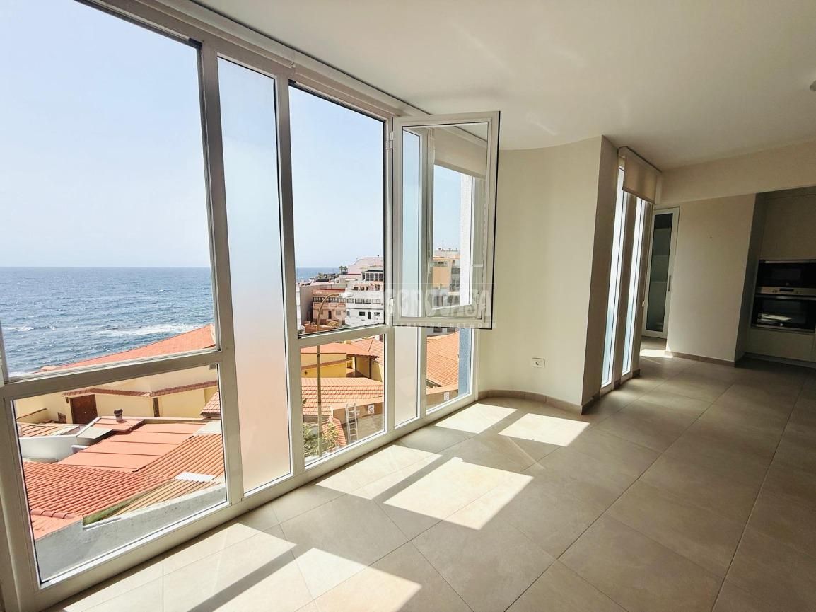 Exterior view of Flat for sale in Candelaria  with Air Conditioner and Heating