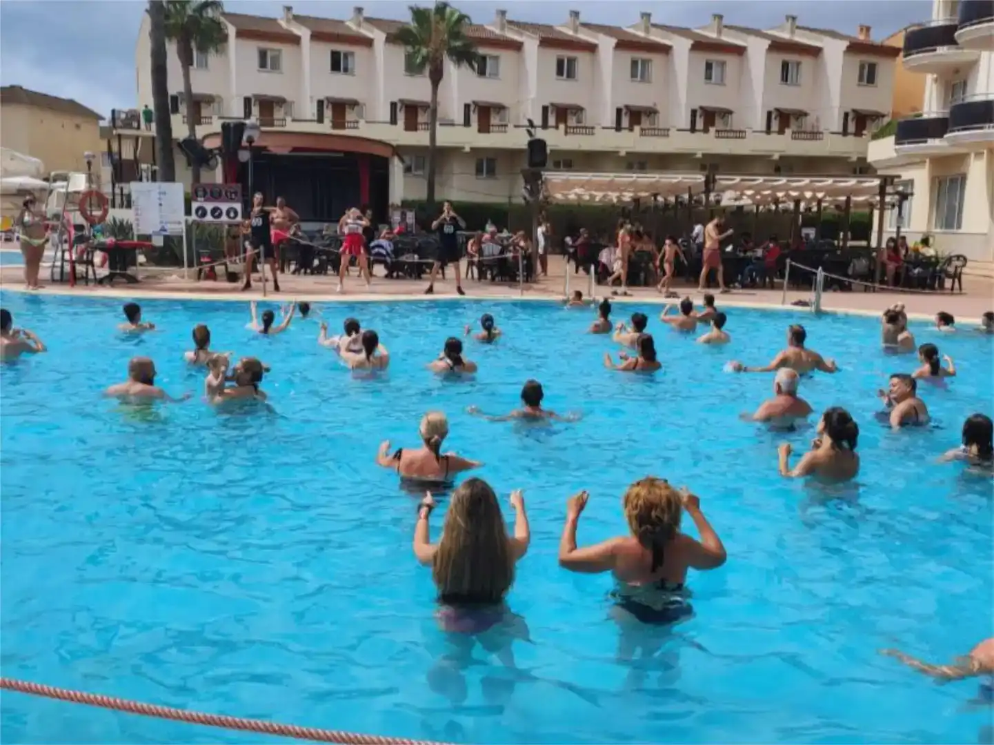 Piscina de Pis de lloguer en Peñíscola / Peníscola amb Aire condicionat, Jardí privat i Parquet