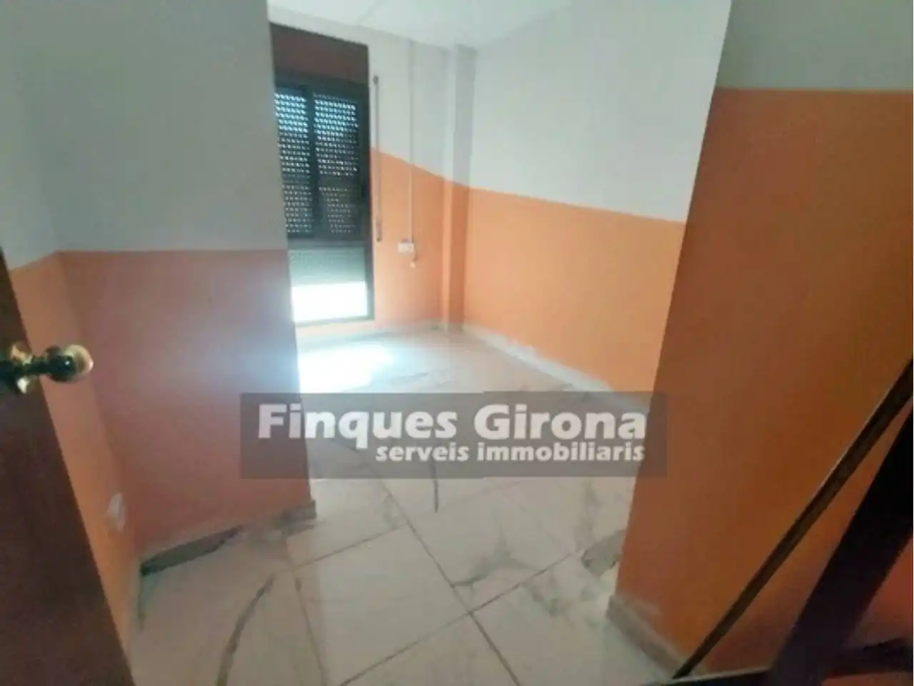 Flat for sale in Girona  with Air Conditioner, Balcony and Community pool