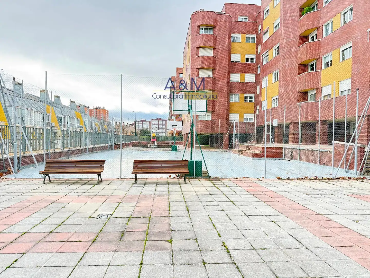 Außenansicht von Wohnungen zum Verkauf in Valladolid mit Klimaanlage und Heizung