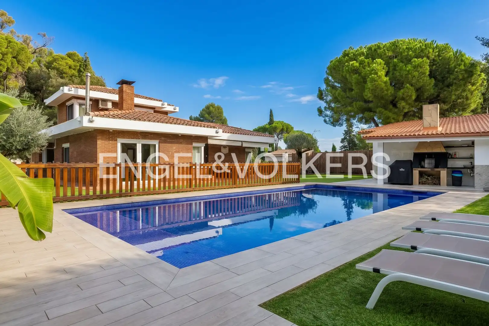 Casa amb piscina en venda a Bellaterra