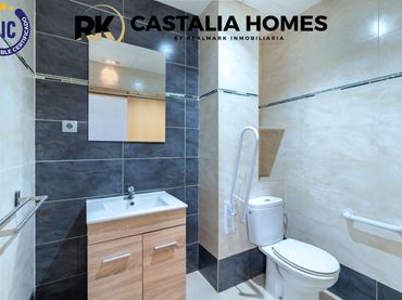 Local comercial en venta en Carrer d'Alcossebre 42