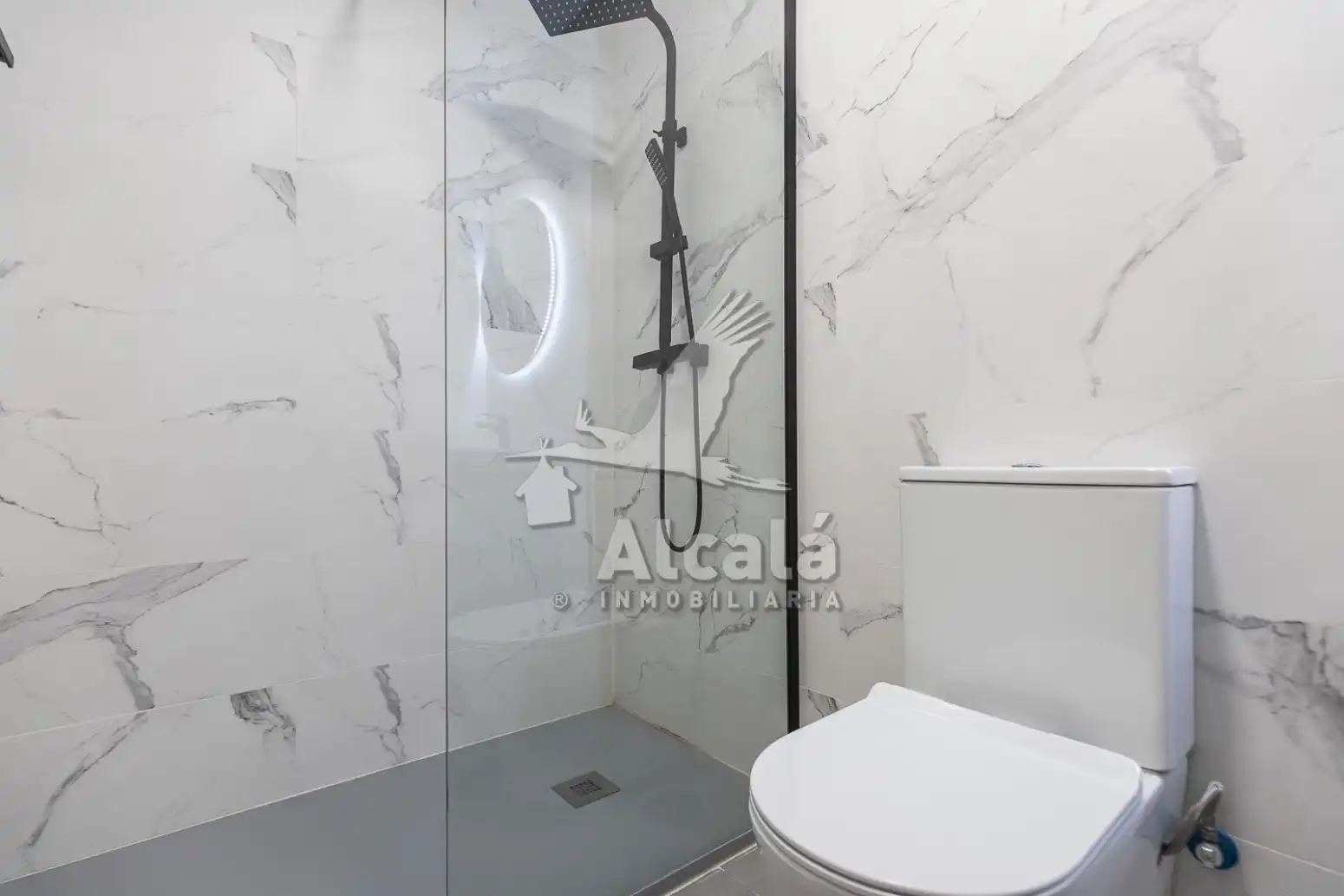 Bathroom of Flat for sale in Caballería Española