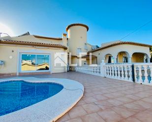 Vista exterior de Casa o xalet en venda en Calpe / Calp amb Aire condicionat, Jardí privat i Terrassa