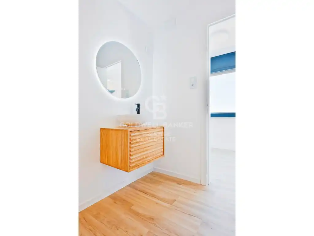 Bathroom of Houses for sale in Esplugues de Llobregat