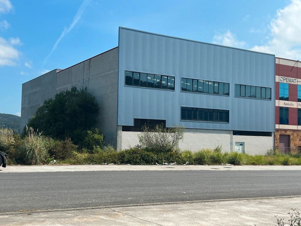 Vista exterior de Nau industrial en venda en Culleredo