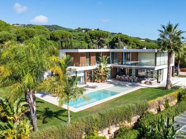 Chalet con piscina en venta en Els Bessots
