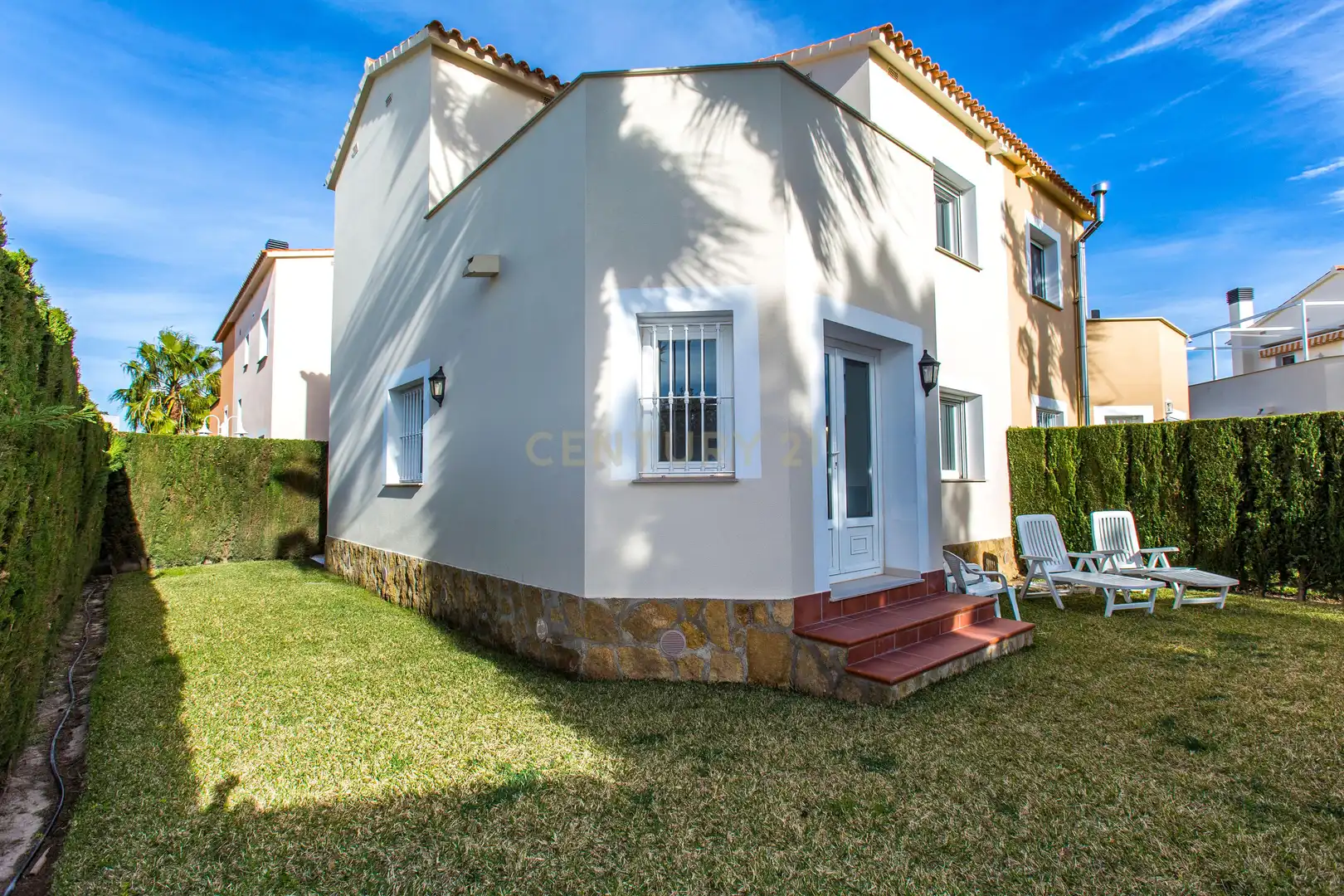 Garten von Einfamilien-Reihenhaus zum Verkauf in Oliva mit Klimaanlage, Privatgarten und Ofen
