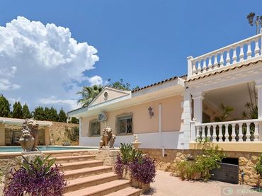 Casa con piscina in vendita a Carrer Pagell
