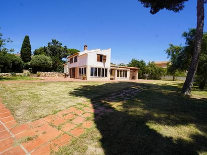 Jardí de Finca rústica en venda en El Vendrell amb Aire condicionat i Piscina