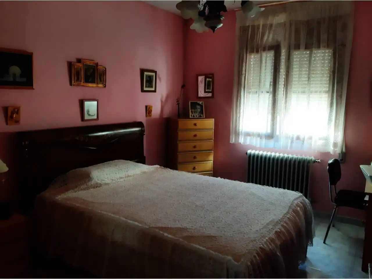 Dormitori de Casa o xalet en venda en Baza amb Calefacció, Terrassa i Moblat