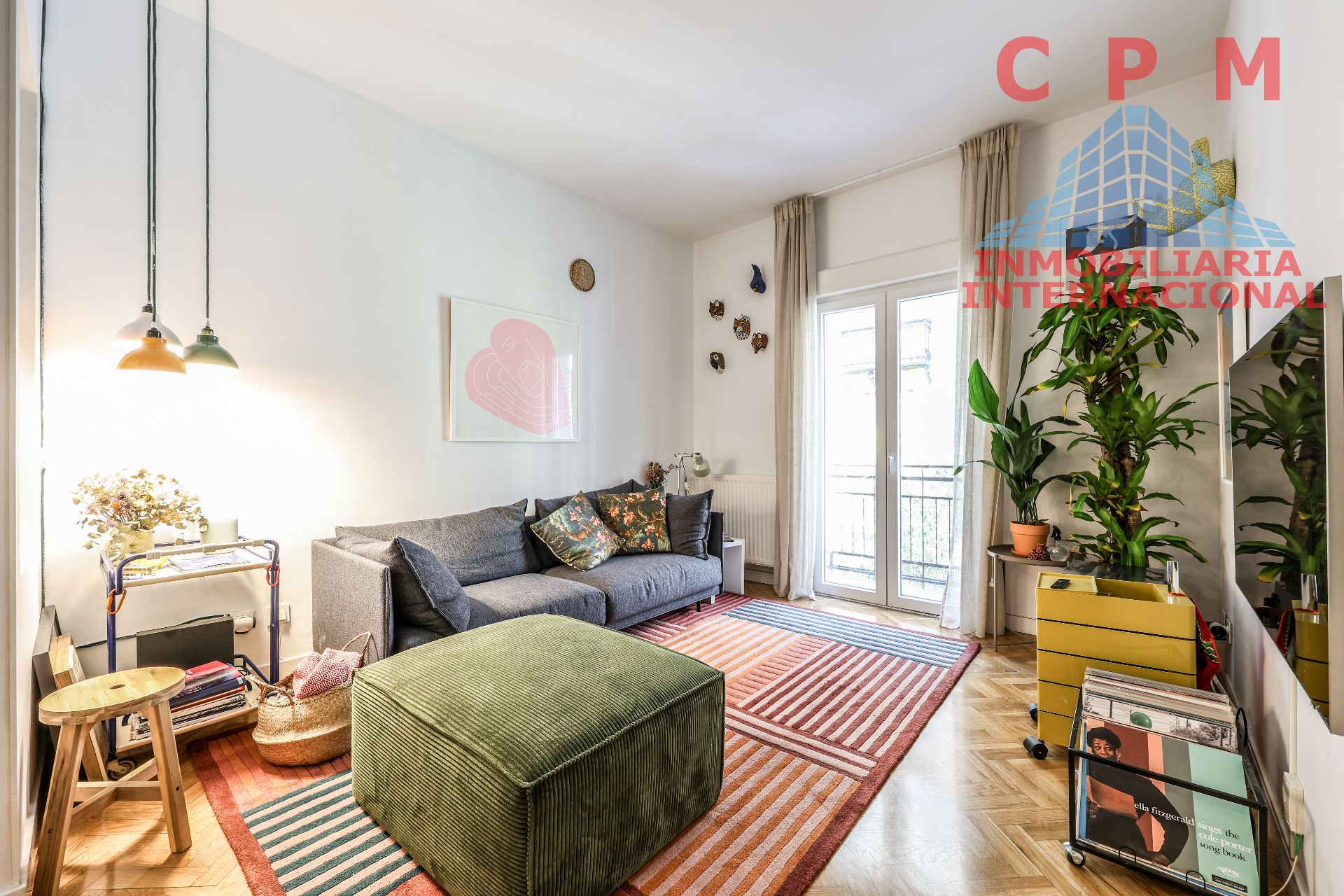 Living room of Flat to rent in  Madrid Capital  with Air Conditioner, Heating and Parquet flooring