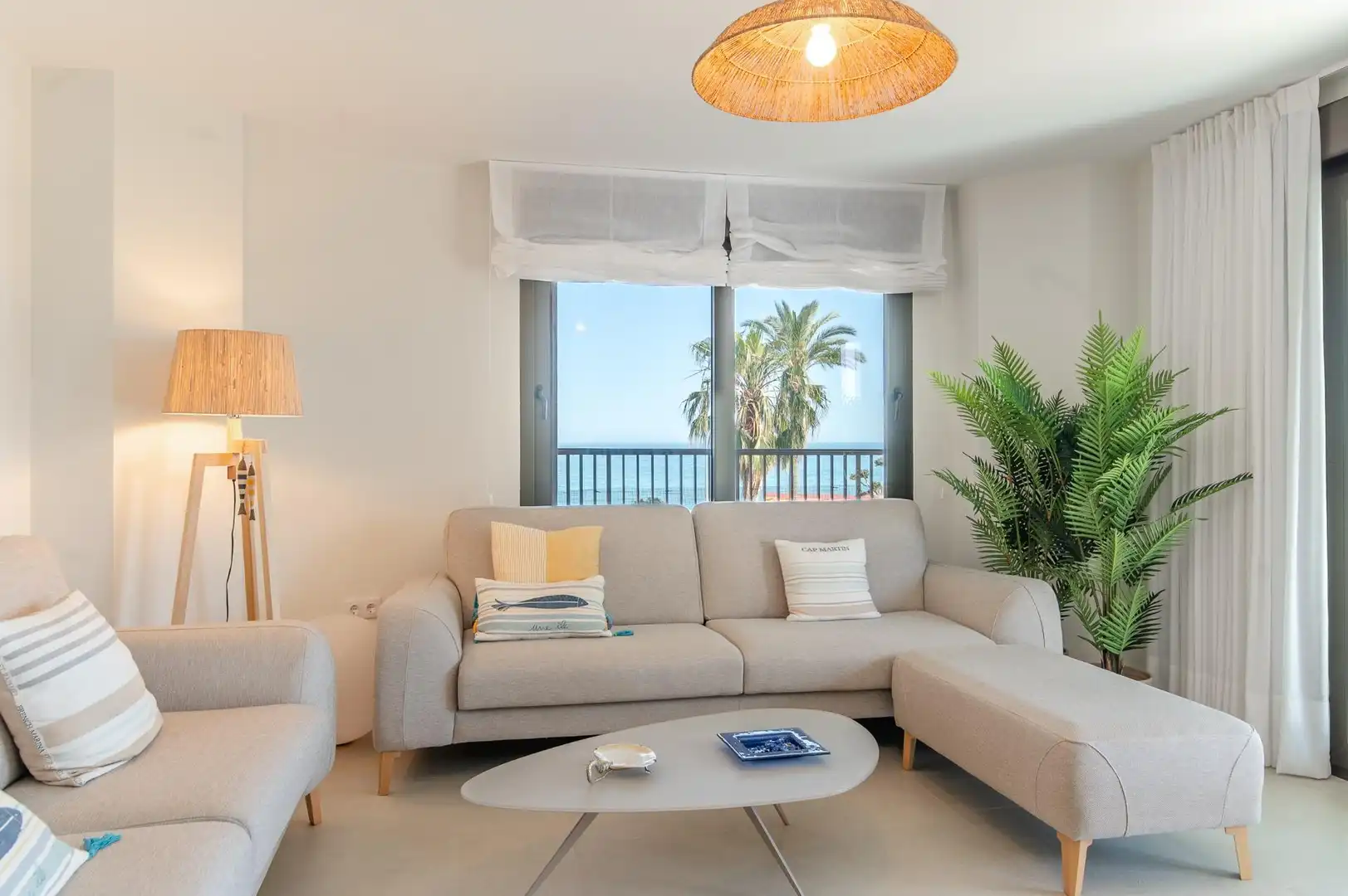 Wohnzimmer von Wohnungen zum Verkauf in Benicasim / Benicàssim mit Klimaanlage, Heizung und Privatgarten
