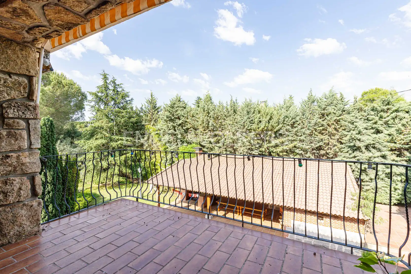 Terrassa de Casa o xalet en venda en Becerril de la Sierra amb Calefacció, Jardí privat i Piscina