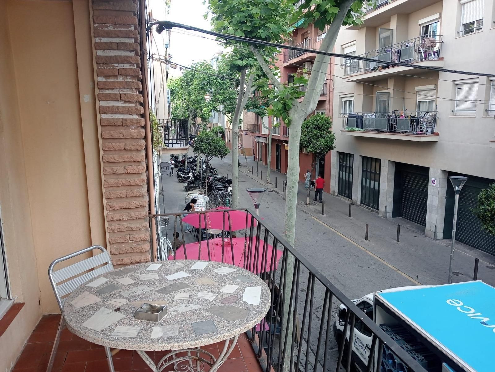 Vista exterior de Pis en venda en Badalona amb Calefacció i Balcó
