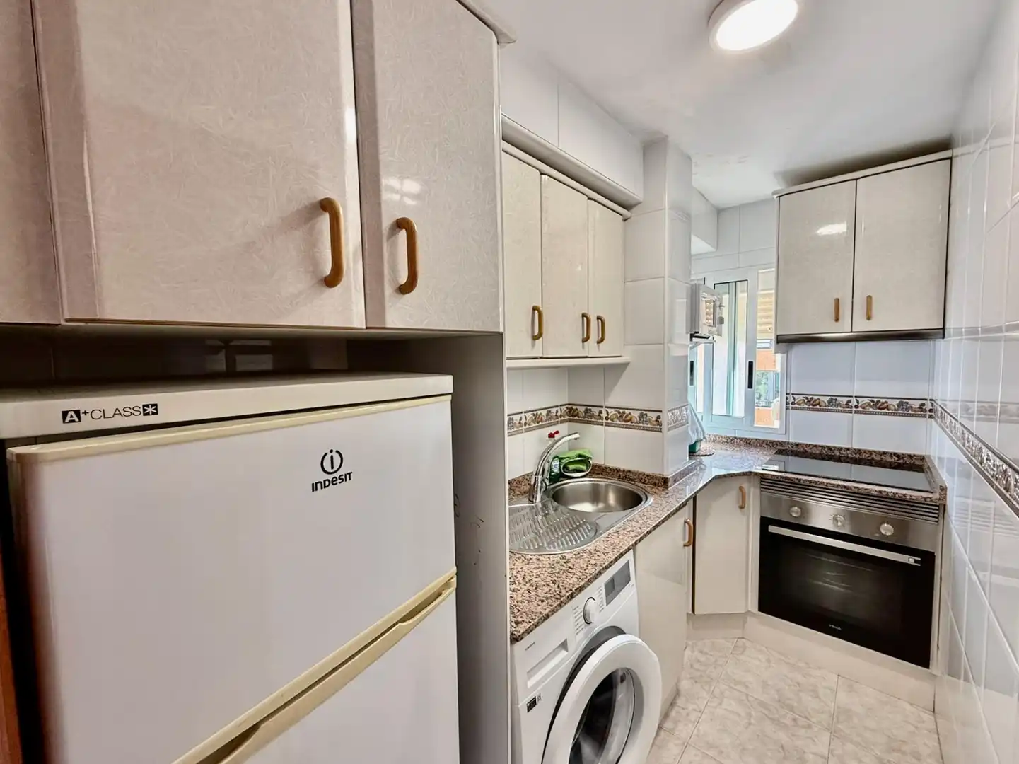 Cuina de Apartament en venda en Benidorm amb Aire condicionat, Terrassa i Moblat