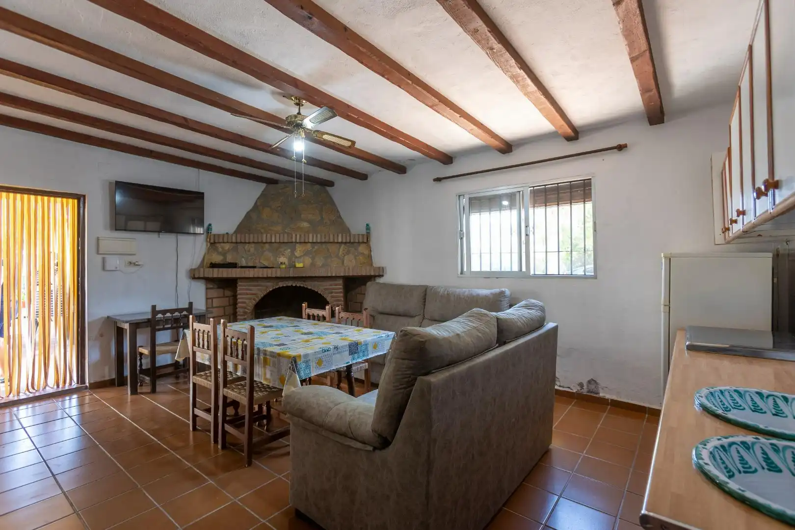 Sala de estar de Finca rústica en venta en Motril con Jardín privado, Piscina y Amueblado