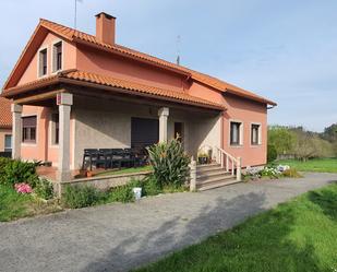 Vista exterior de Casa o xalet en venda en Bergondo amb Jardí privat, Parquet i Terrassa