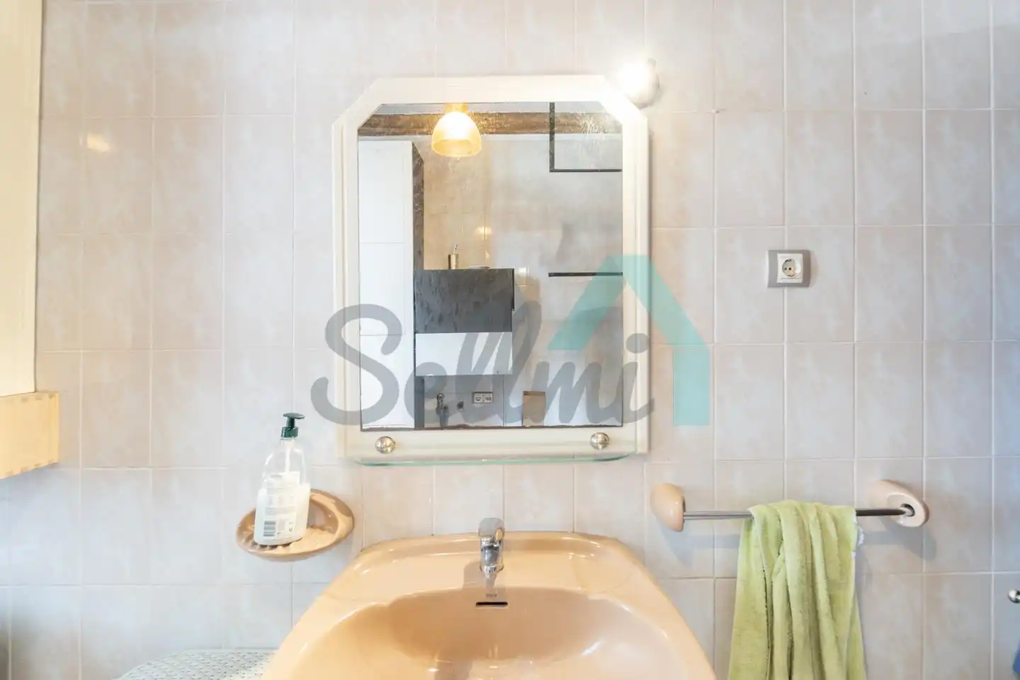 Badezimmer von Einfamilien-Reihenhaus zum Verkauf in Carreño mit Heizung, Privatgarten und Parkett