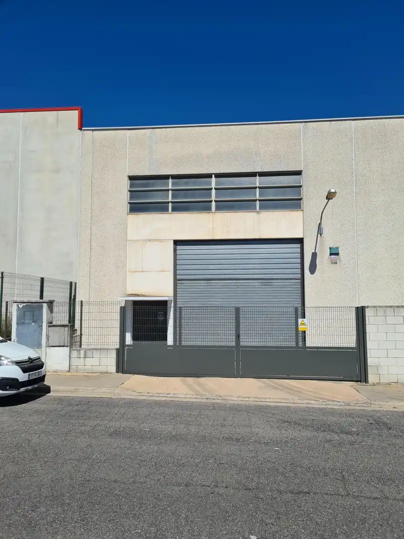 Nau industrial de lloguer a Sils