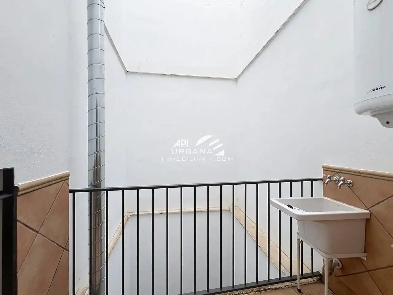 Ground floor for sale in Lucena  with Terrace and Storage room