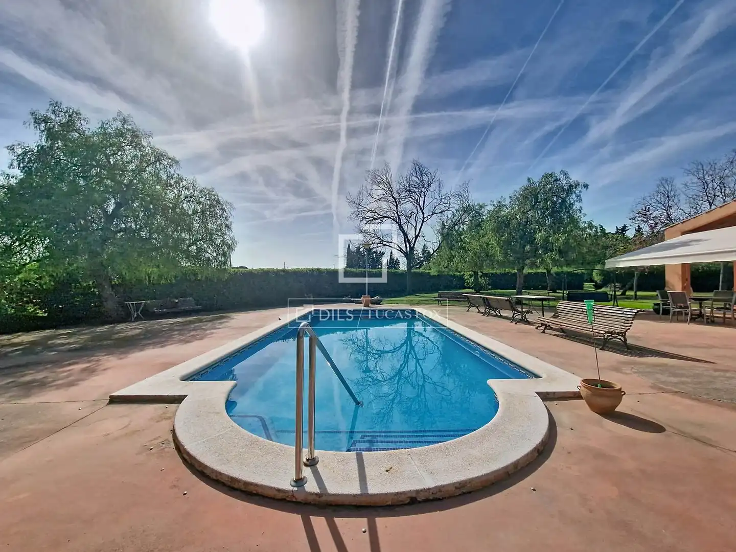 Piscina de Finca rústica en venda en Vilanova i la Geltrú amb Aire condicionat, Calefacció i Jardí privat