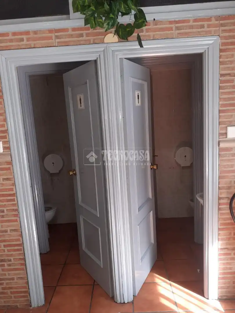 Bany de Local en venda en San Fernando de Henares amb Aire condicionat i Terrassa