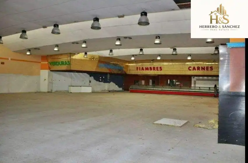 Nave industrial in vendita a FOIA LA, imagen 2