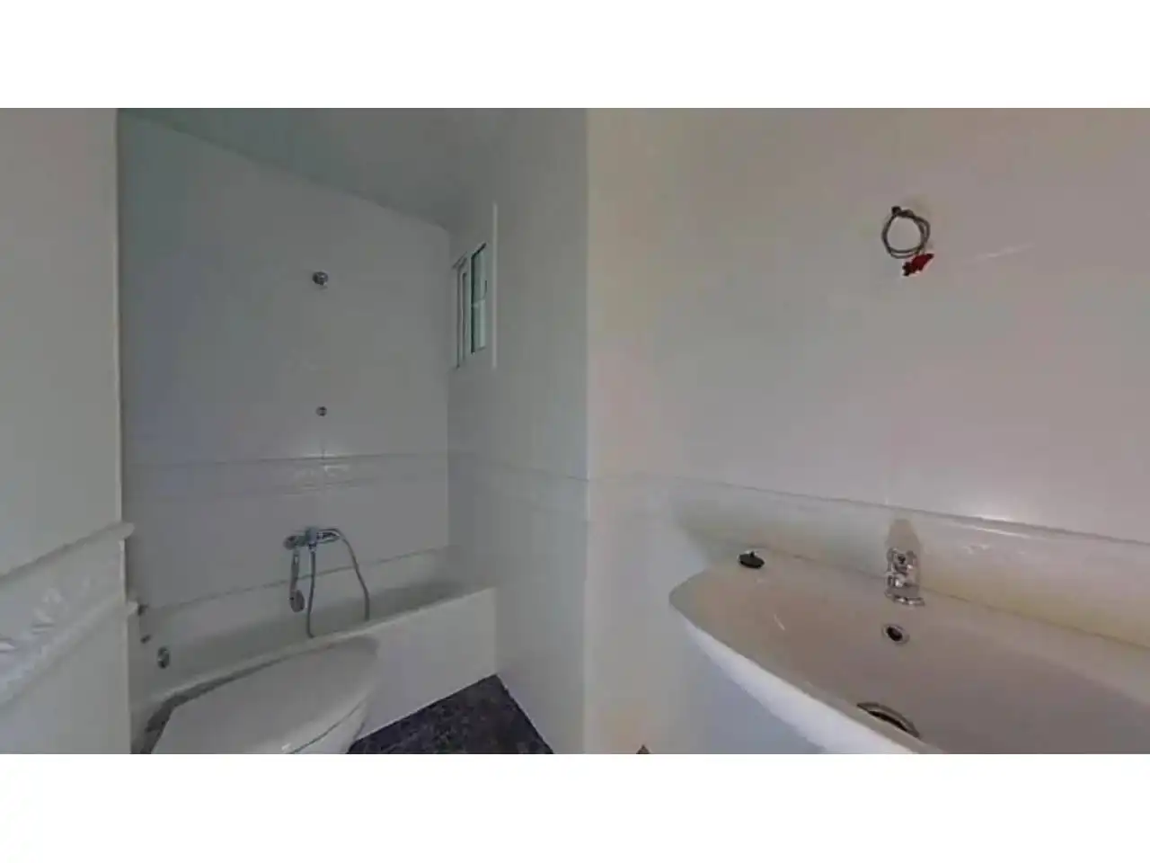 Bathroom of Flat for sale in Cornellà de Llobregat