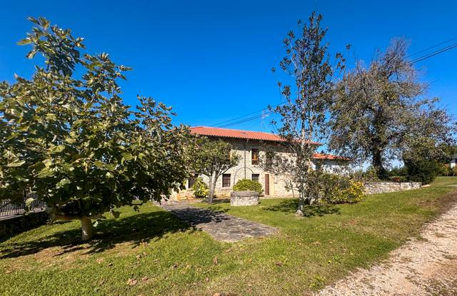 Casa-chalet en Venta en Barrio San Roque en Alfoz de Lloredo