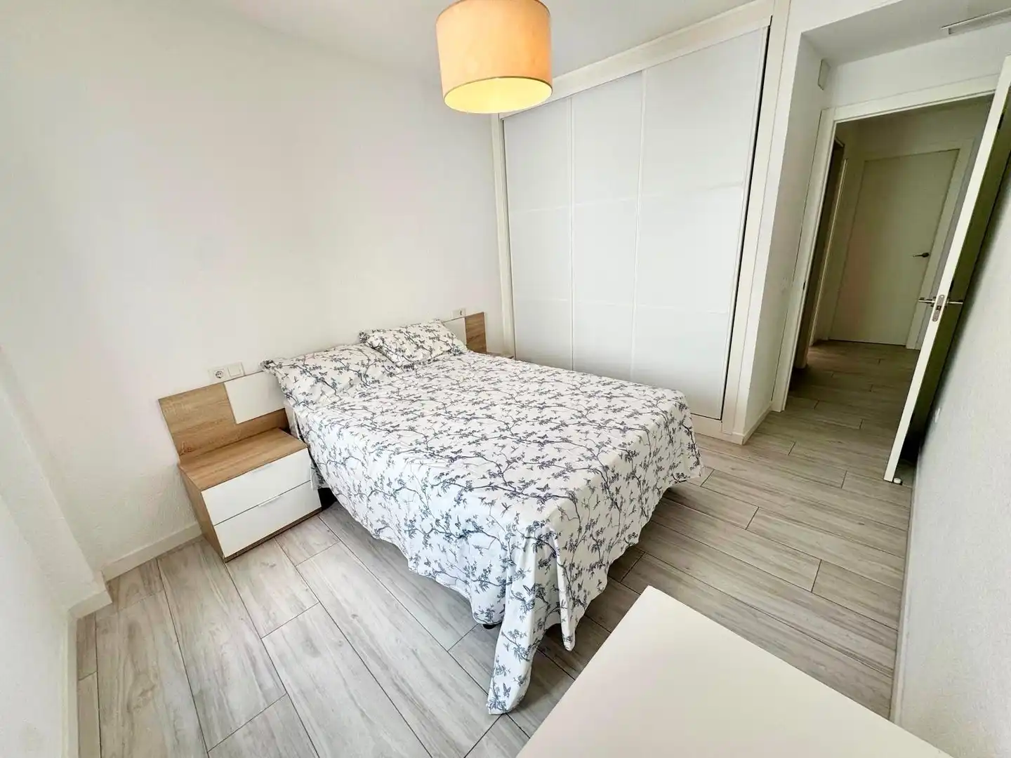 Schlafzimmer von Erdgeschoss zum Verkauf in Punta Umbría mit Klimaanlage, Heizung und Abstellraum