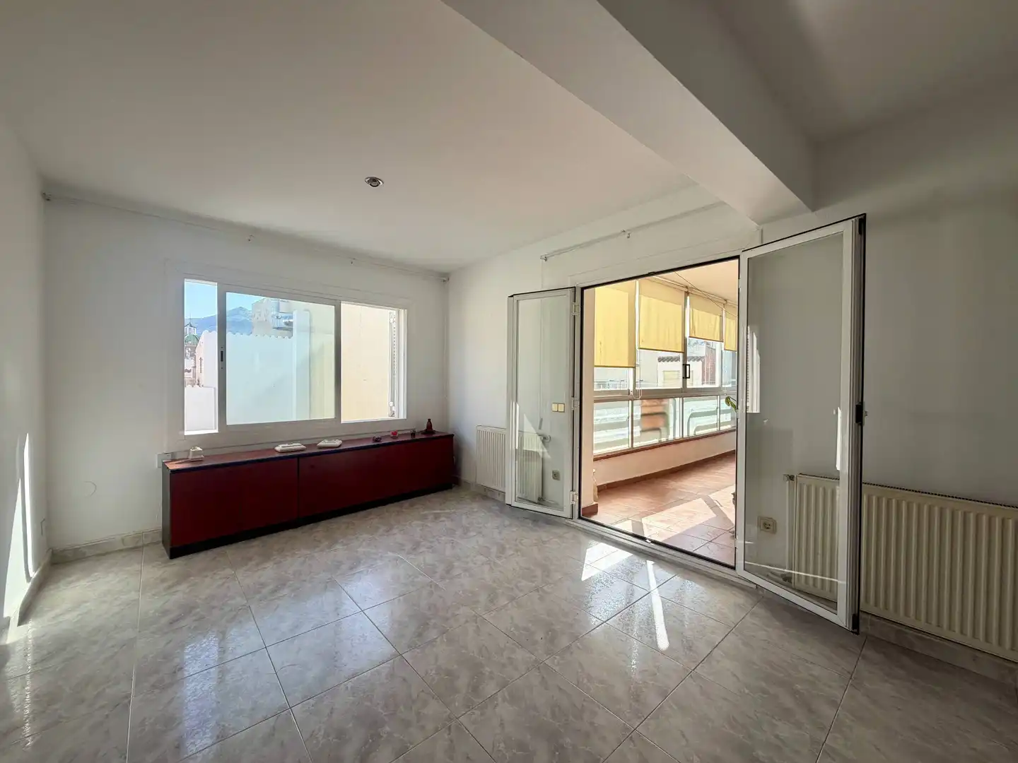 Mini appartamento con terrazza in vendita a Avenida de Rhode