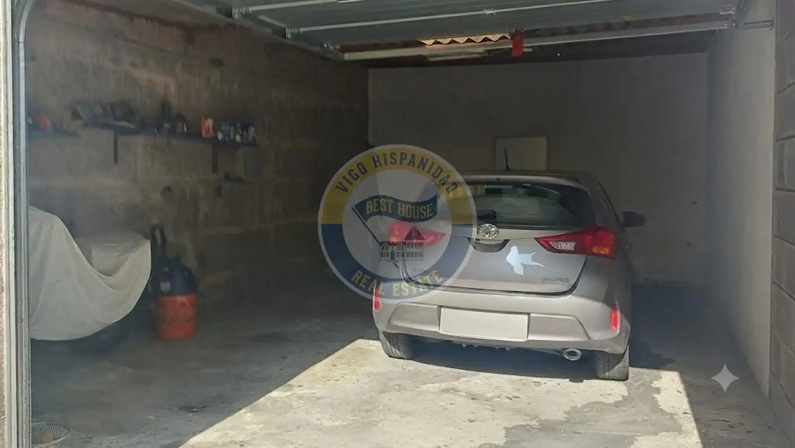 Parking de Casa o chalet en venta en Vigo  con Calefacción y Amueblado