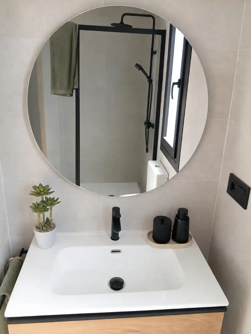 Bathroom of Flat for sale in Madrid  with Air Conditioner, Heating and Storage room