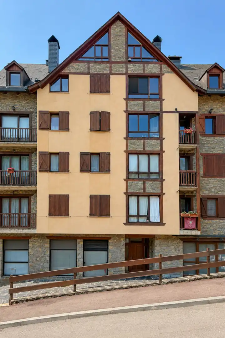 Vista exterior de Apartamento en venta en Vielha e Mijaran con Calefacción, Parquet y Amueblado