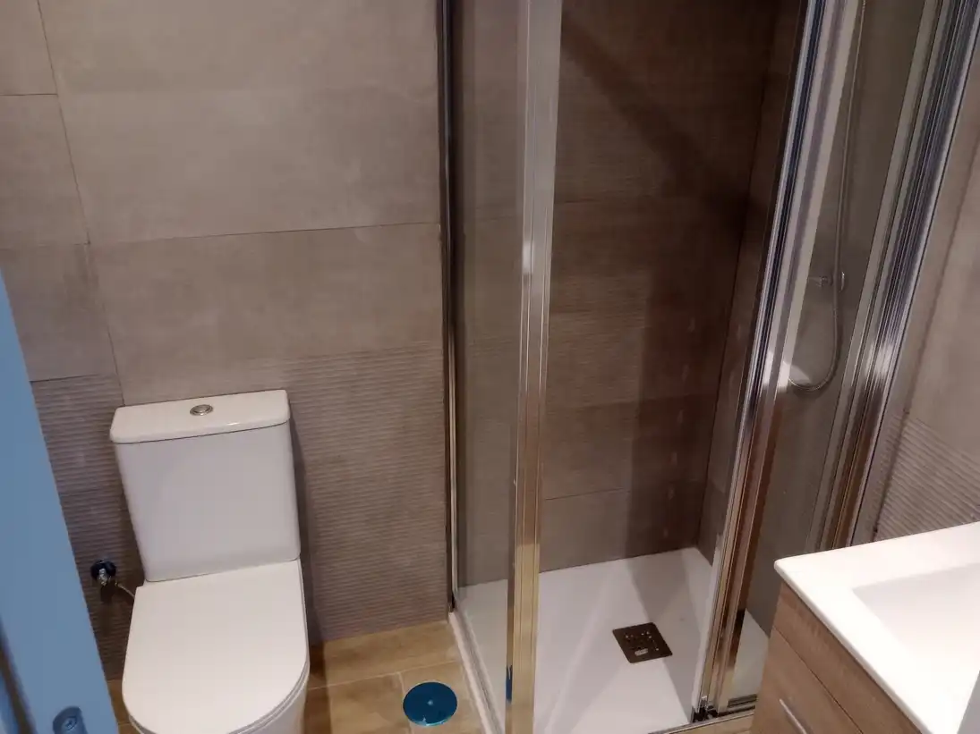 Bathroom of Flat for sale in Madrid  with Air Conditioner, Heating and Terrace