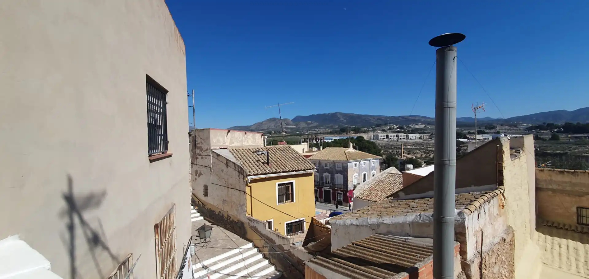 Vista exterior de Casa adosada en venda en Sax amb Traster, Moblat i Forn