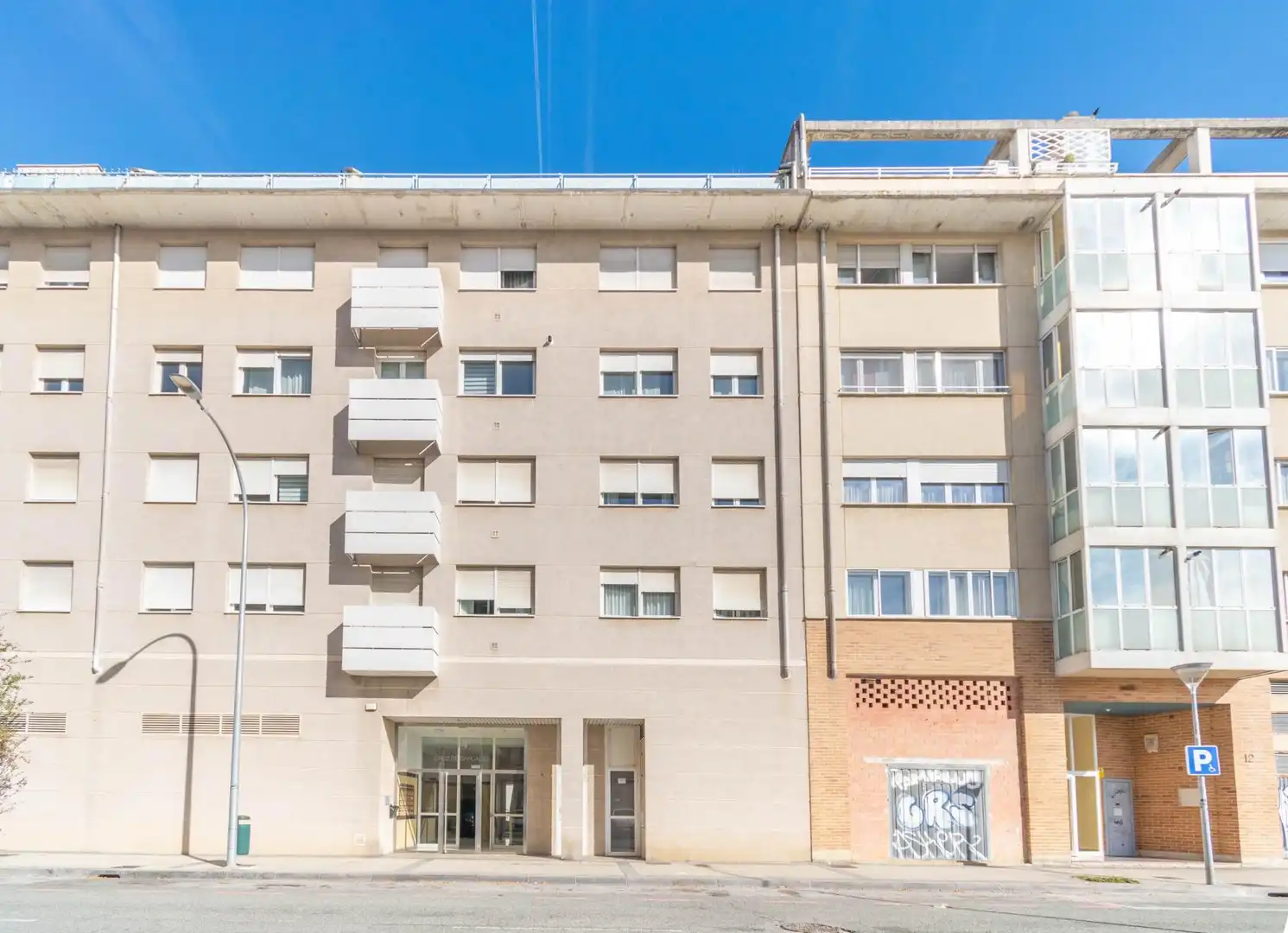 Vista exterior de Àtic en venda en Rochapea