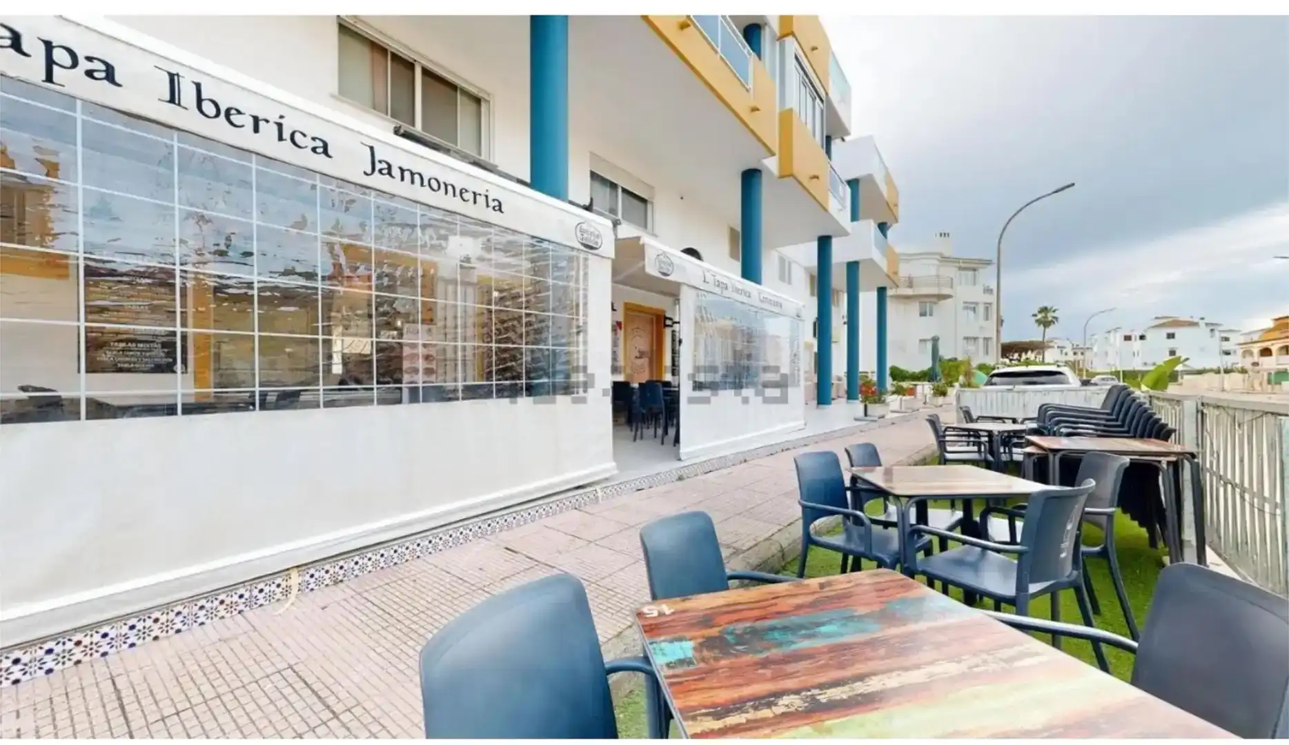 Commercial properties for rent in Oliva  with Air Conditioner