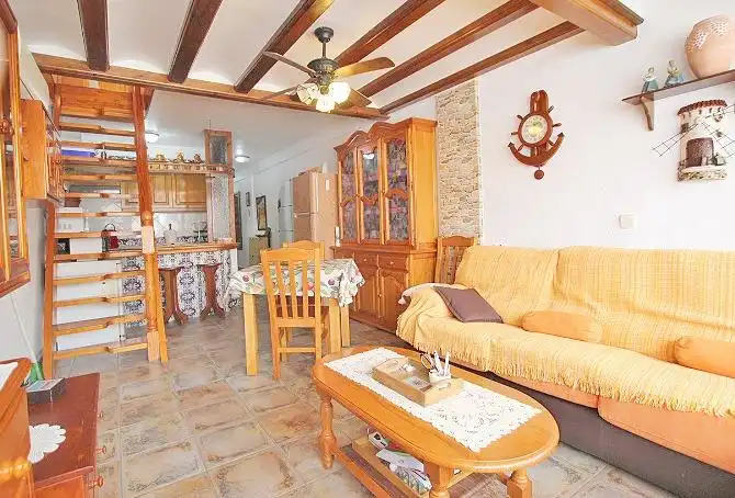 Sala d'estar de Dúplex en venda en Guardamar del Segura amb Aire condicionat, Calefacció i Moblat