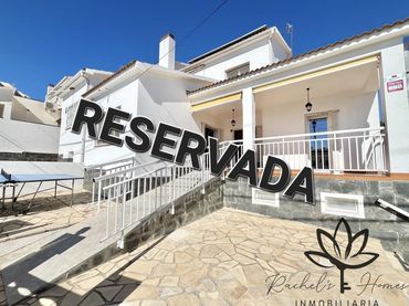 Maison mitoyenne avec balcon à vendre à Avinguda Barcino
