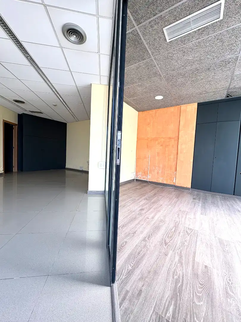 Geschaftsraum zum Verkauf in Terrassa mit Klimaanlage, Heizung und Parkett