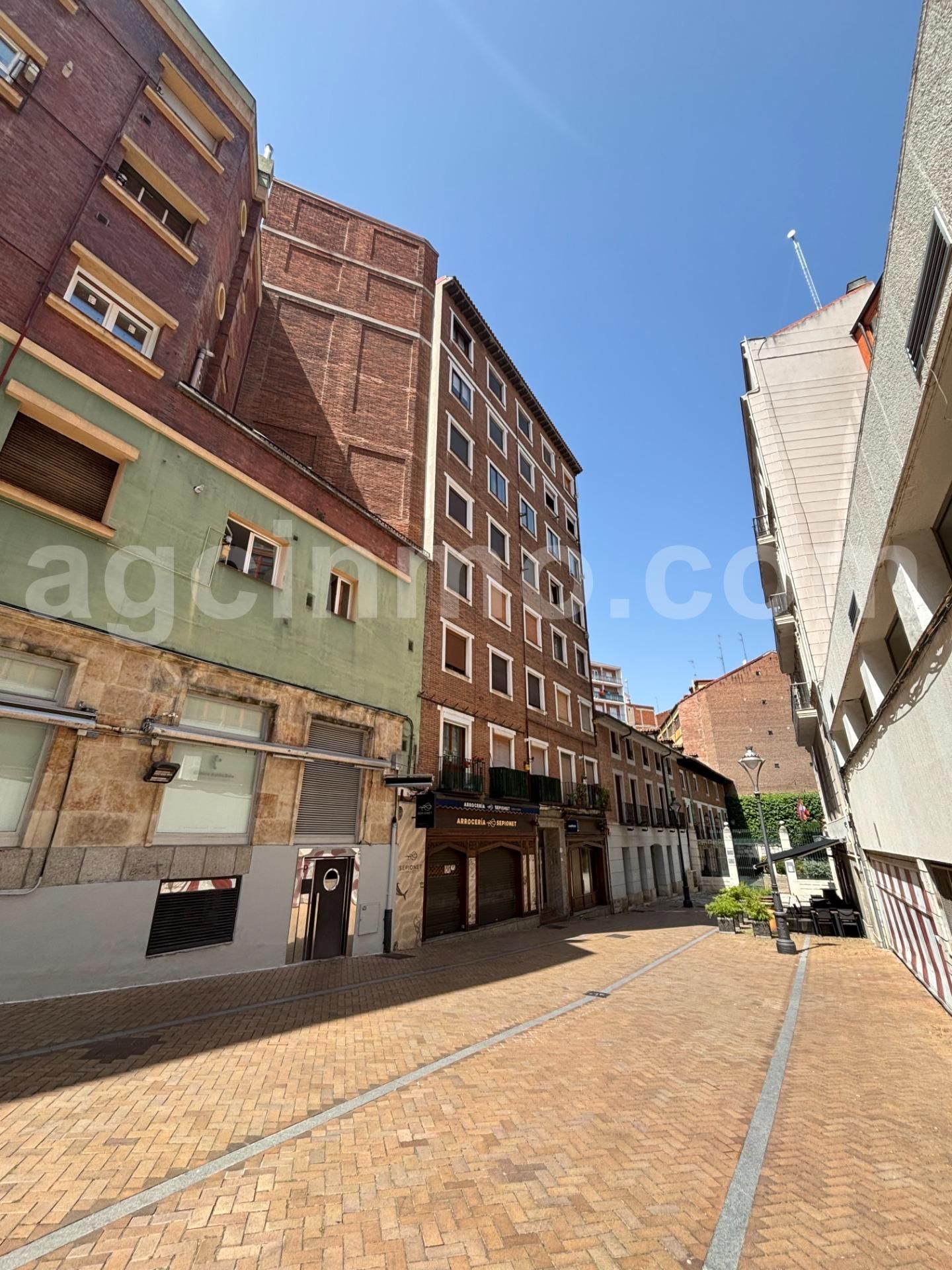 Vista exterior de Pis de lloguer en Valladolid Capital amb Calefacció