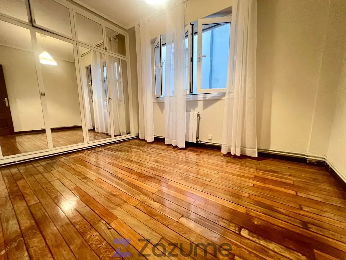 Schlafzimmer von Wohnung zur Miete in Bilbao  mit Heizung, Terrasse und Möbliert