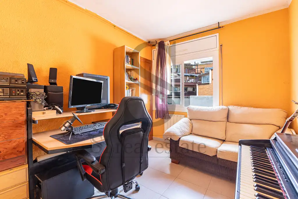 Dachboden zum Verkauf in Barcelona mit Klimaanlage und Terrasse