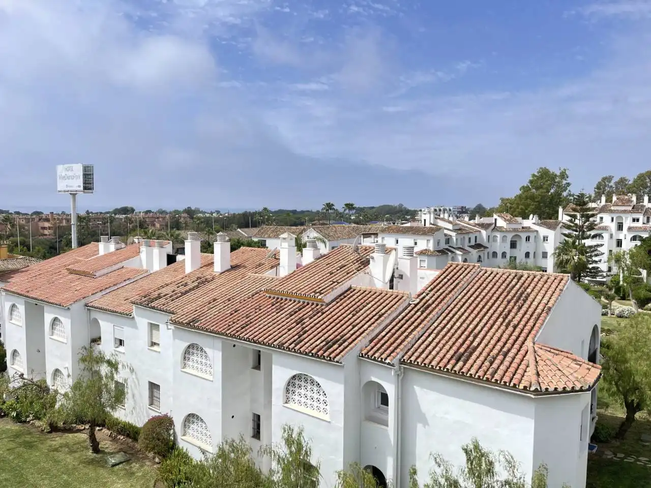 Vista exterior de Pis en venda en Estepona amb Terrassa i Piscina comunitària