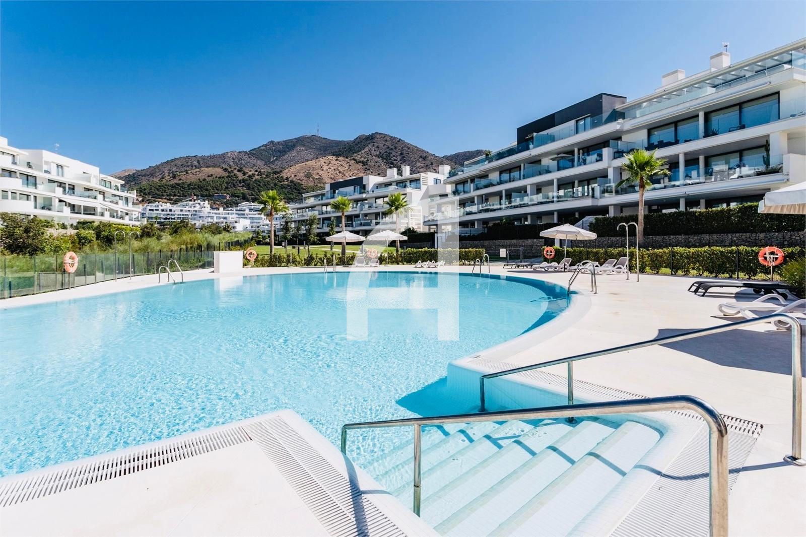 Vista exterior de Piso en venta en Fuengirola con Aire acondicionado, Calefacción y Terraza