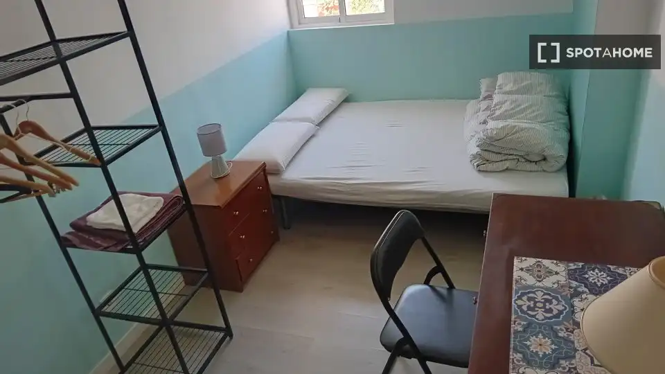 Habitación de Piso de alquiler en Madrid con Aire acondicionado, Calefacción y Amueblado