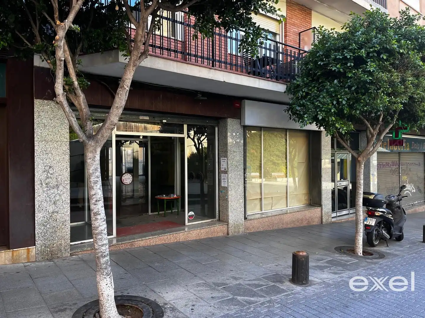 Vista exterior de Local en venta en Cornellà de Llobregat